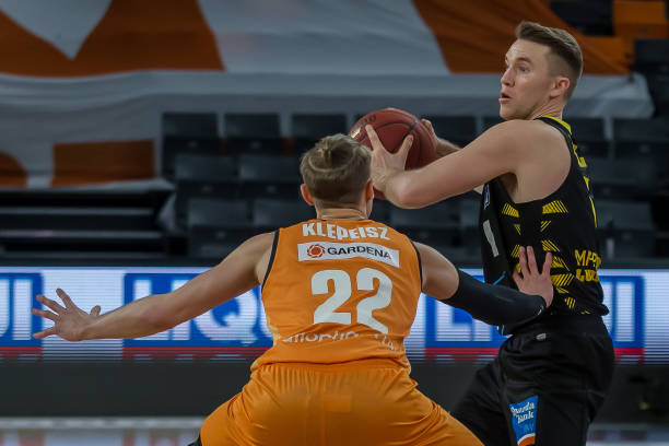 正是由于对 正是由于对