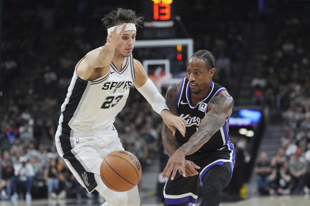 他就是队长 他就是队长